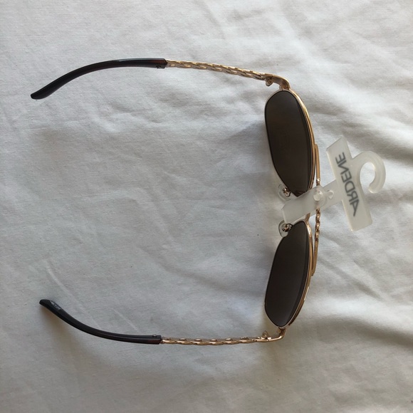 Cute Pattern Sunglasses - Picture 3 of 4